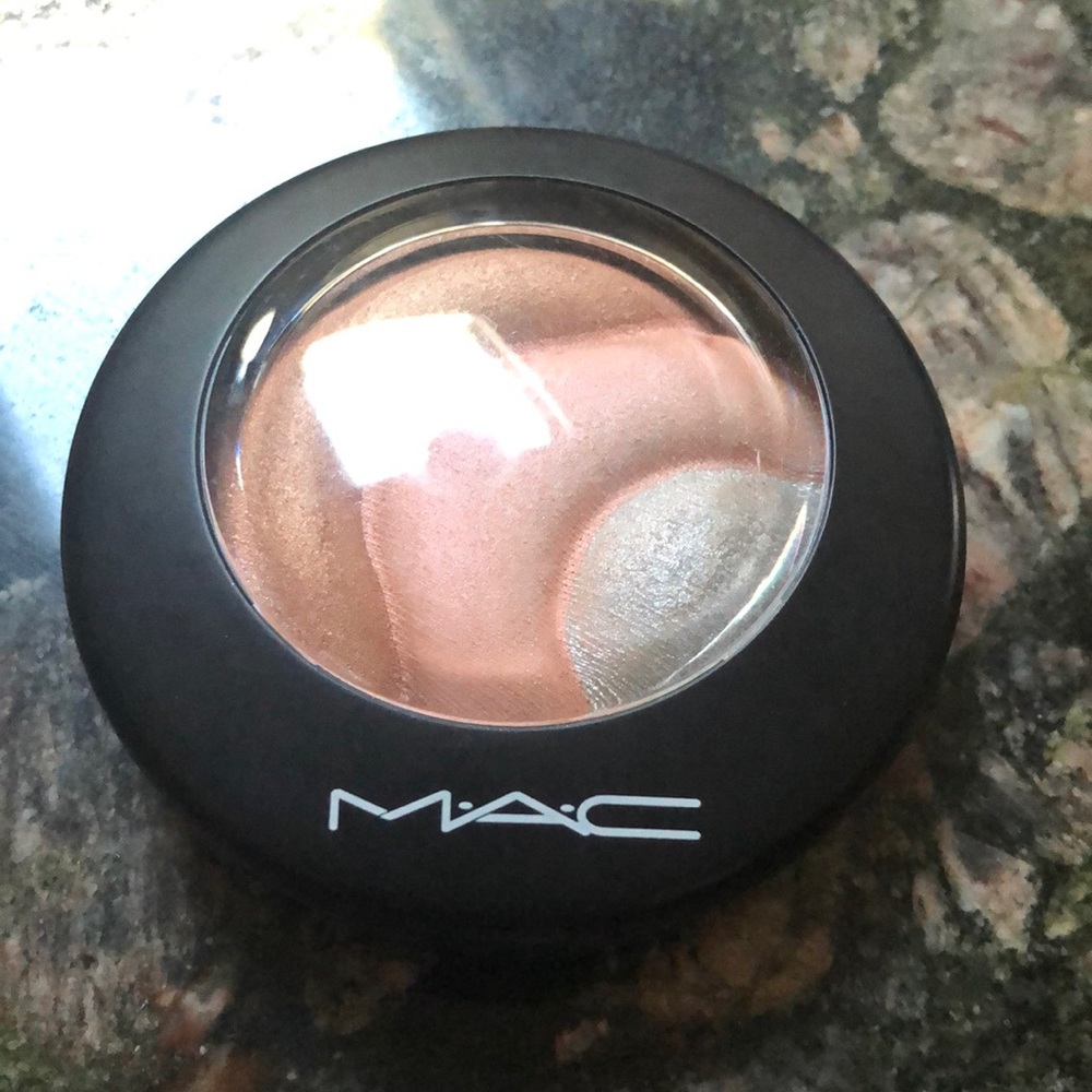 MAC. Mineralized Skinfinish. Otherearthly.
